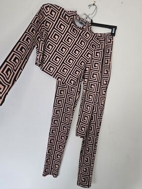 Geometric Print Pink & Black Women's Crop Top With Leggings | 2 Pc.Set | Small
